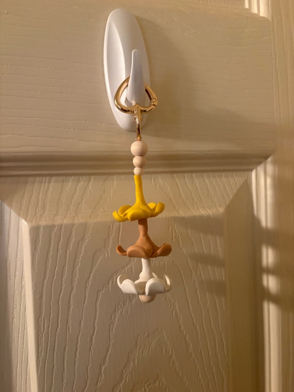 Layered Floral Silicone Keychain in Yellow, Tan & White